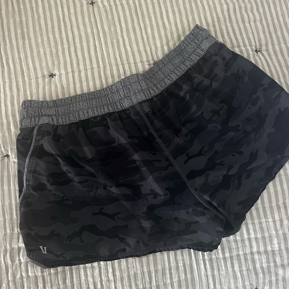 Vuori Clementine 2.0 Women's Camouflage Athletic Shorts. 2” - Picture 3 of 9